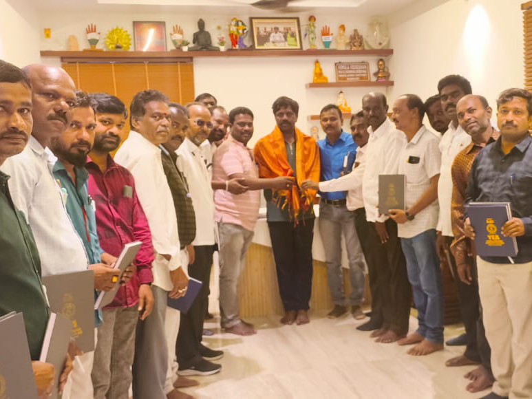 ఎమ్మెల్యే వీరేశంను కలిసిన ఎరుకల ఉద్యోగుల సంఘం