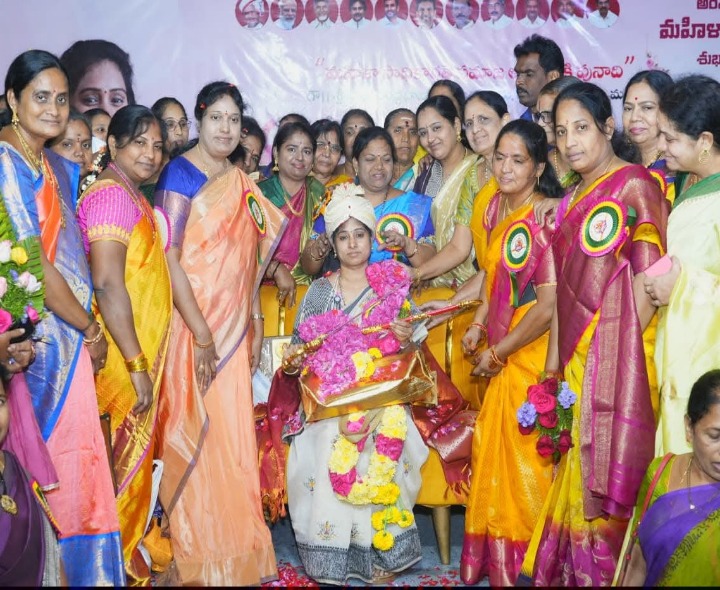 ‘మహిళలు తమలోని శక్తిని గుర్తించి ముందుకు రావాలి’