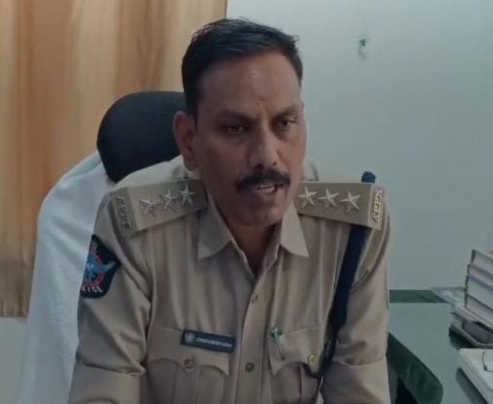 విగ్రహం ధ్వంసం.. వ్యక్తి అరెస్ట్