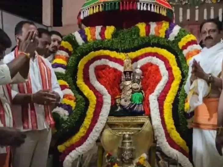 చంద్ర వాహనంపై ఊరేగిన లక్ష్మీనరసింహస్వామి