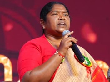 భారత జట్టుకు శుభాకాంక్షలు తెలిపిన.. మంత్రి సీతక్క