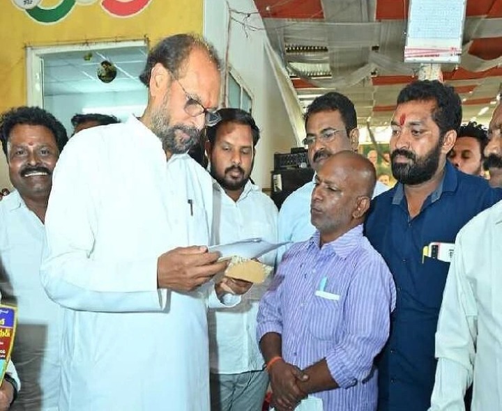 సమస్యలపై వినతులు స్వీకరించిన ఎమ్మెల్యే