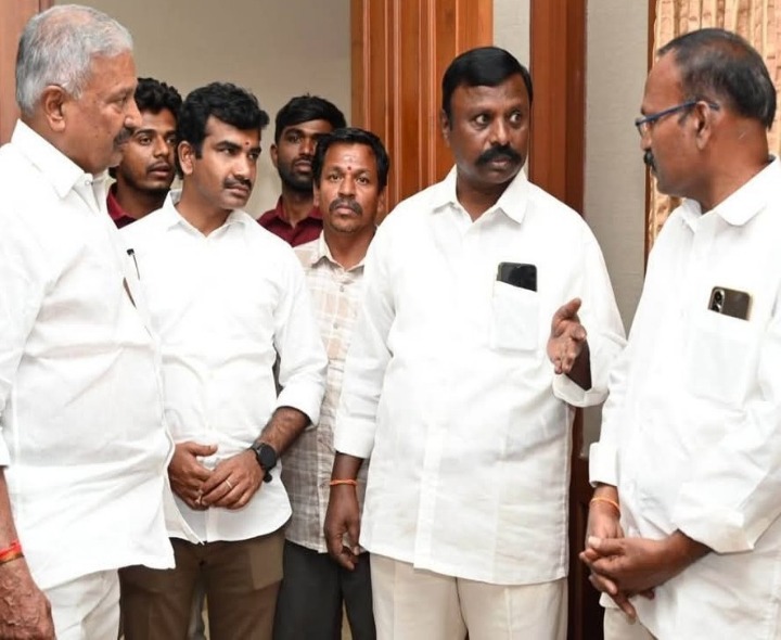 ‘ప్రజా సమస్యల పరిష్కారానికి చొరవ చూపాలి’