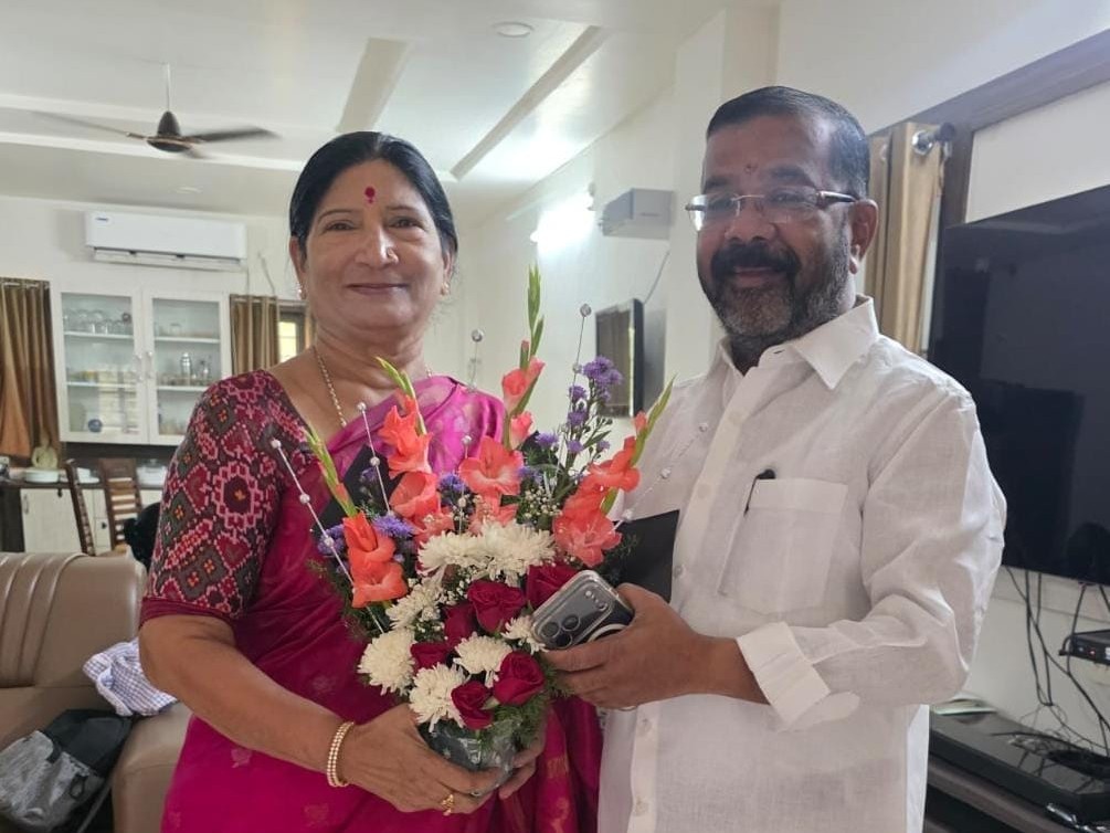 ఎమ్మెల్యే నాయిని రాజేందర్ రెడ్డిని కలిసిన ఎర్రబెల్లి స్వర్ణ