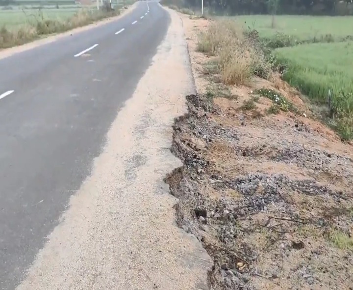 రూ. 20 కోట్లతో రోడ్డు.. అప్పుడే ధ్వంసం