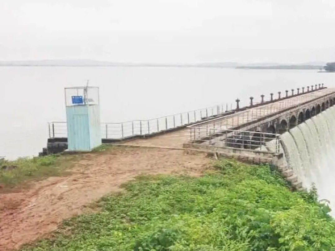 పోచారం ప్రాజెక్ట్ నుంచి నీరు విడుదల