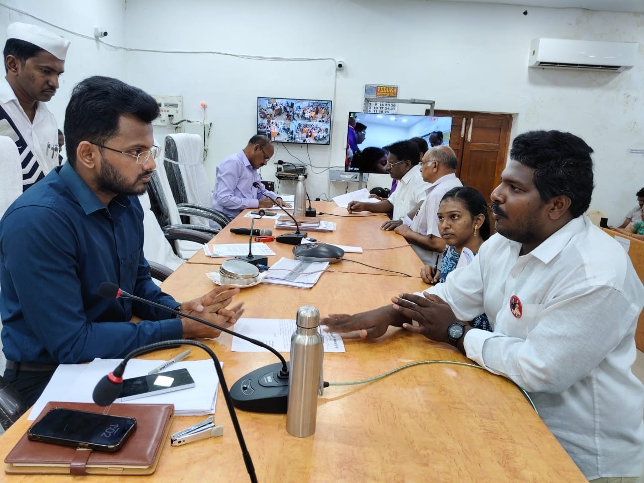 ‘ప్రిన్సిపాల్‌పై చర్యలు తీసుకోవాలి’