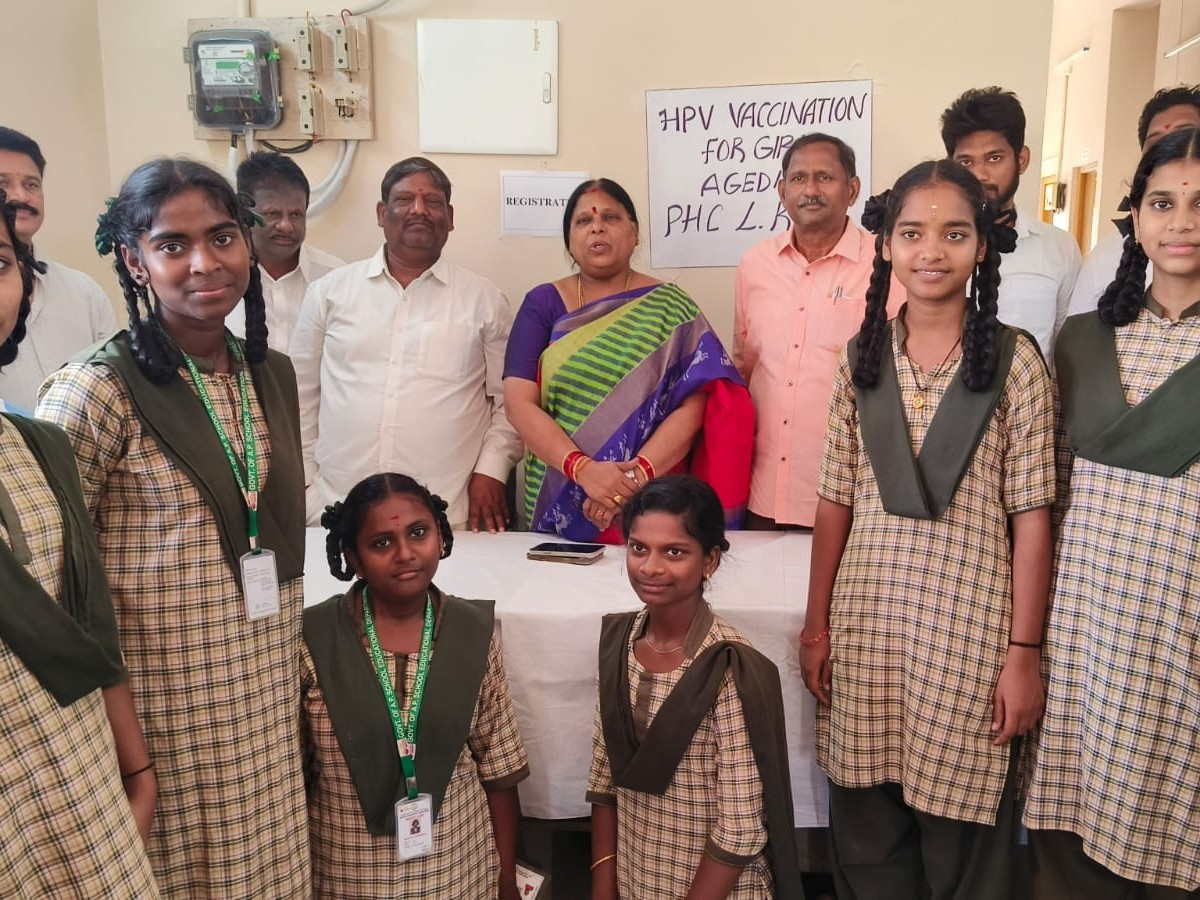 హెచ్‌పీవీ వ్యాక్సినేషన్ కార్యక్రమాన్ని ప్రారంభించిన ఎమ్మెల్యే
