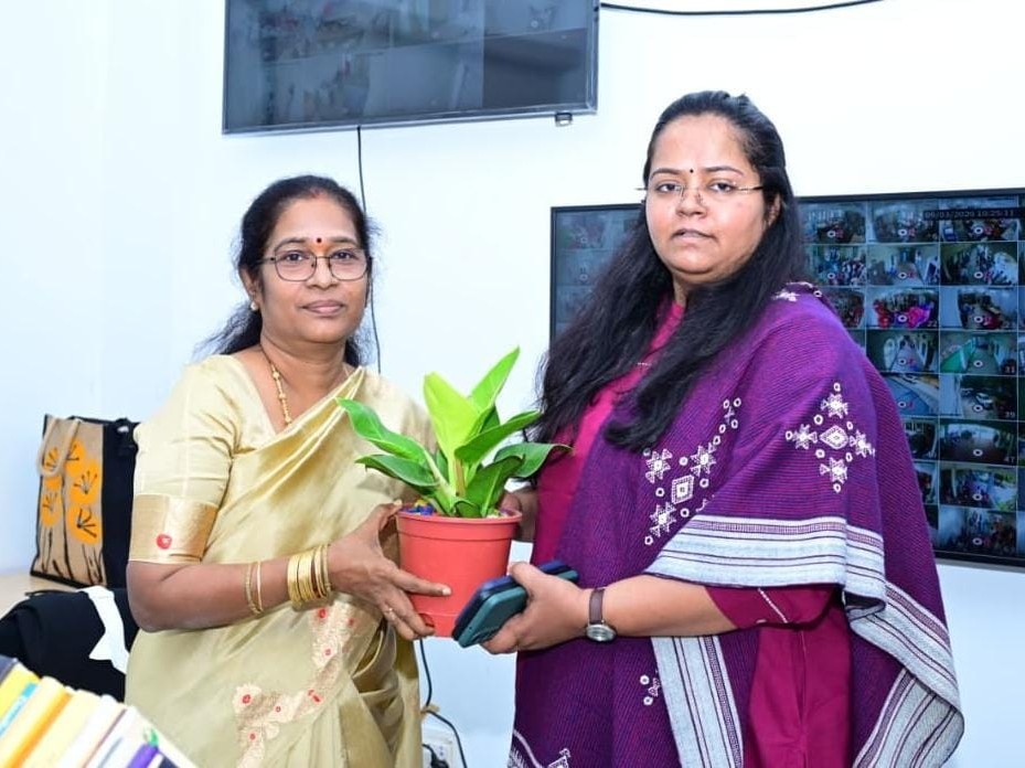 జిల్లా న్యాయమూర్తిని కలిసిన కలెక్టర్