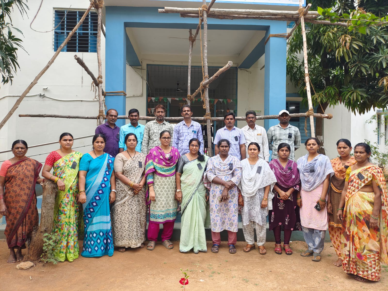 నల్ల బ్యాడ్జీలతో సమగ్ర శిక్ష, కేజీబీవీ ఉద్యోగుల నిరసన