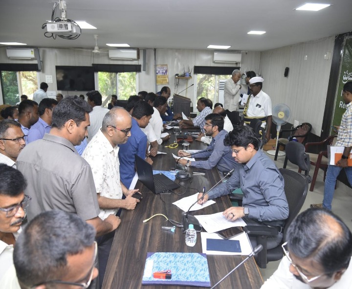 463 అర్జీలను స్వీకరించిన కలెక్టర్