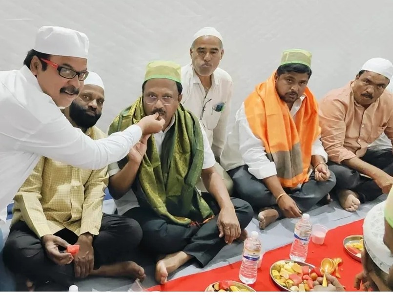 ఇఫ్తార్ విందులో పాల్గొన్న మాజీ మంత్రి