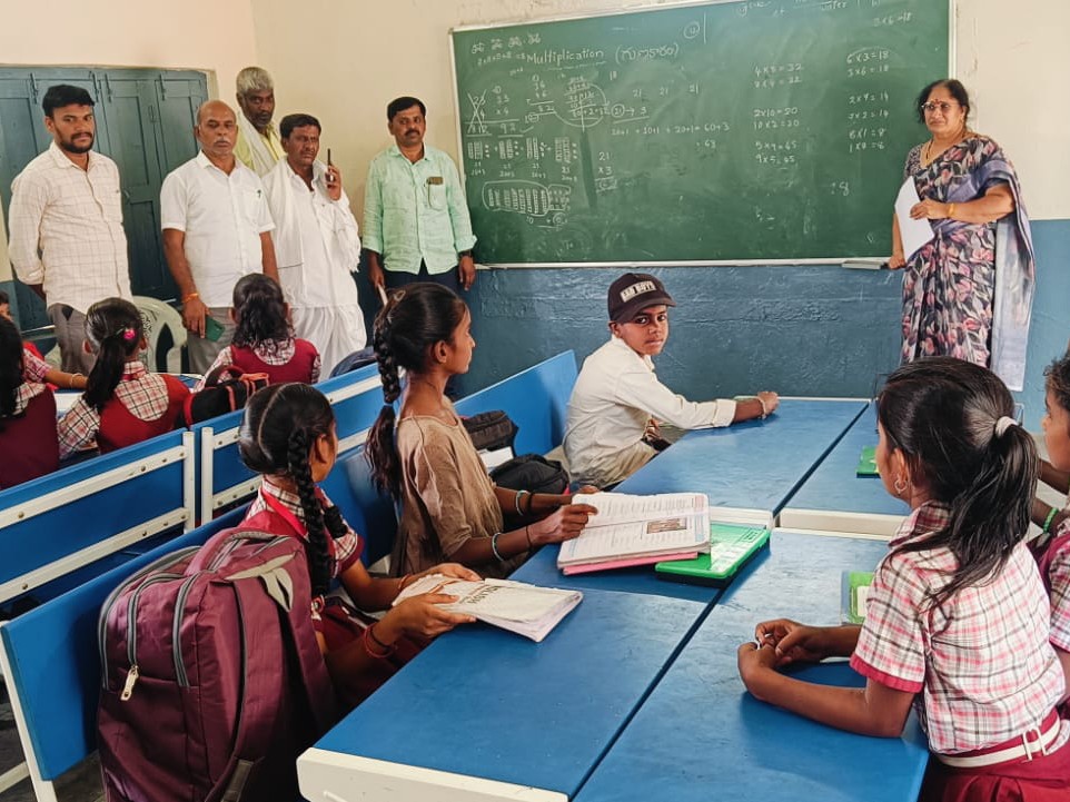 పాఠశాలను సందర్శించిన ఎంపీడీవో