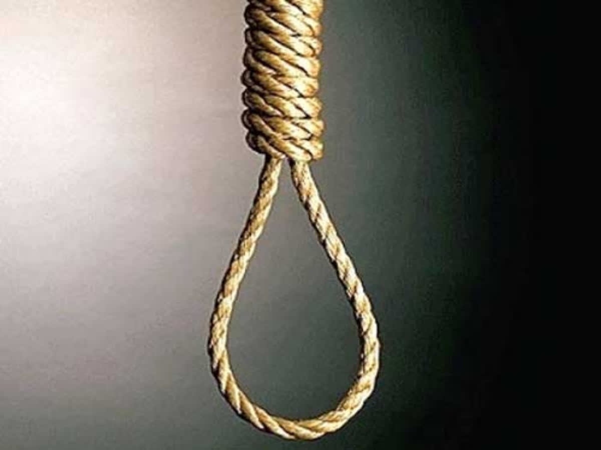 ఉరివేసుకుని బీటెక్ విద్యార్థి ఆత్మహత్య