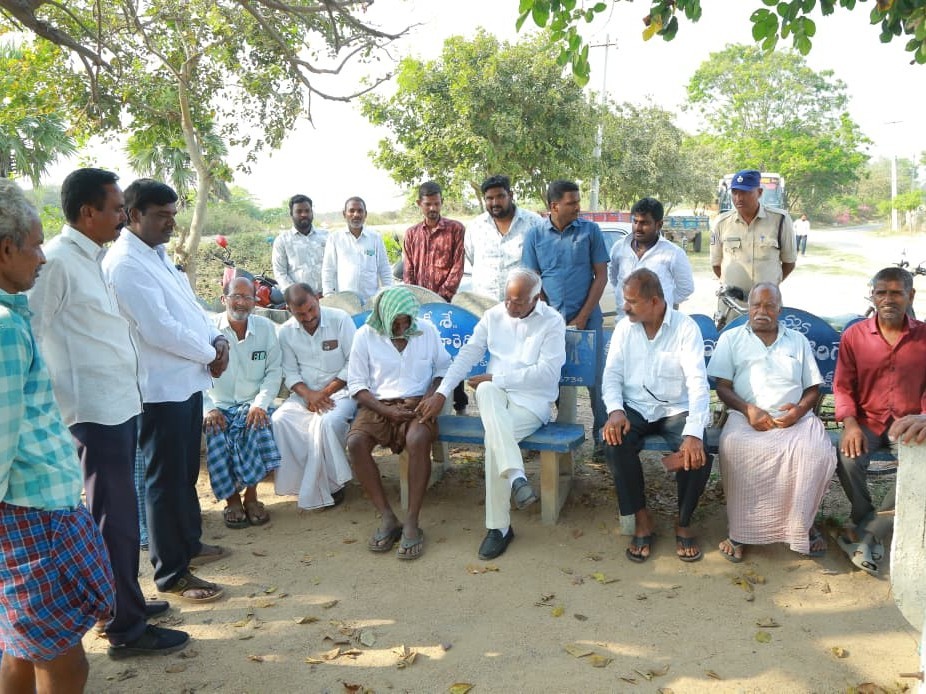 ప్రజా సమస్యలను అడిగి తెలుసుకున్న కడియం