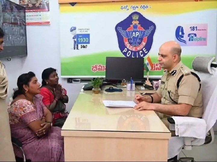 ఫిర్యాదులపై తక్షణ చర్యలు తీసుకుంటాం: ఎస్పీ