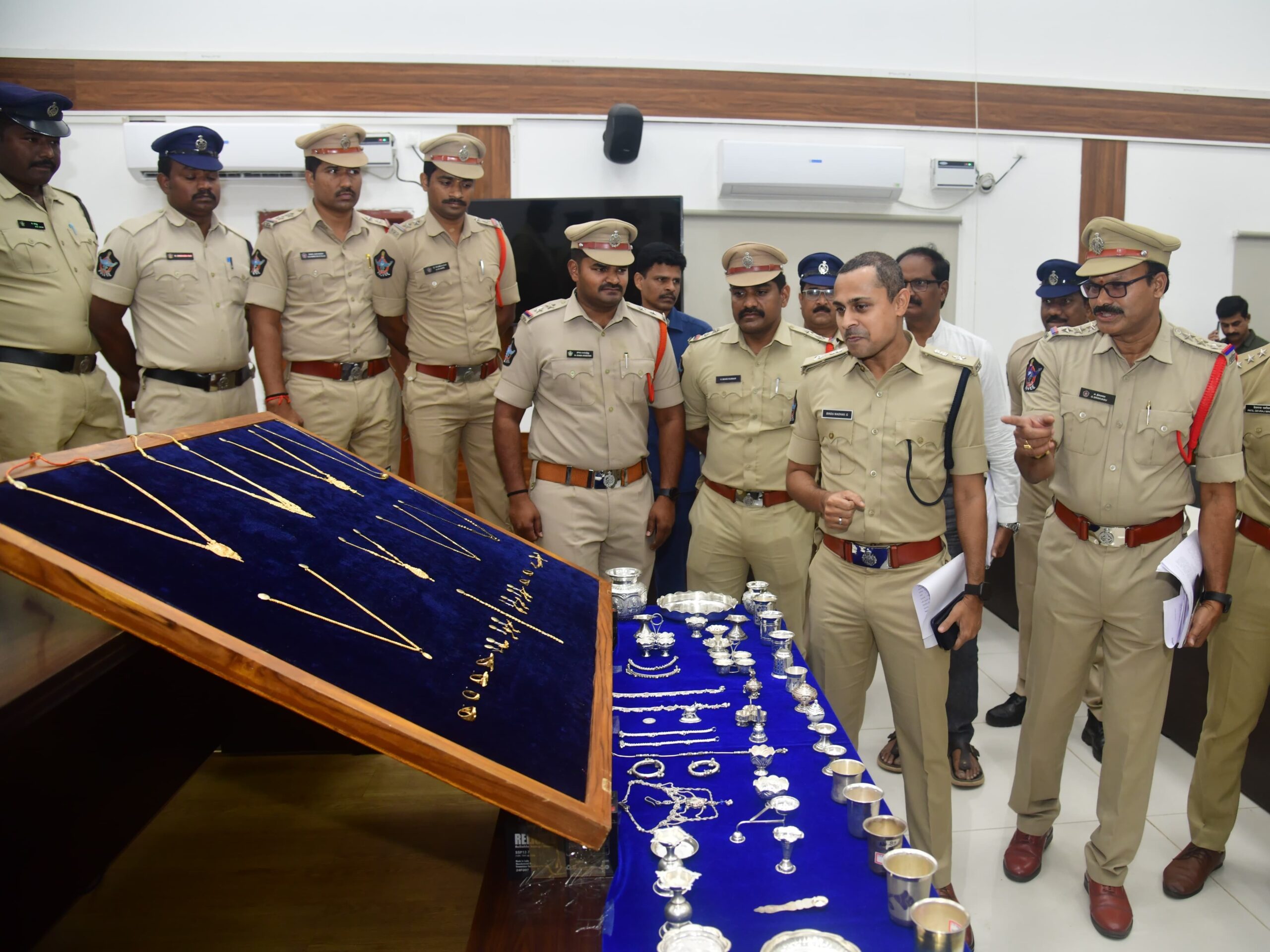 ఇళ్లల్లో చోరీ.. దొంగల ముఠా అరెస్ట్