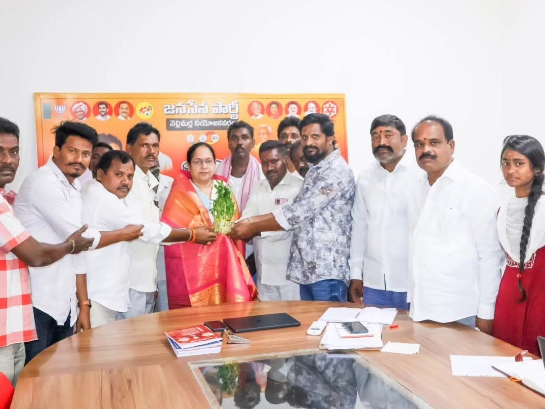 ఎమ్మెల్యేను కలిసిన గీత కార్మిక నేతలు