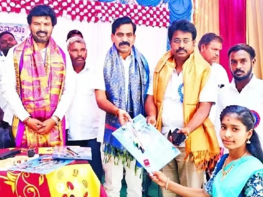 ‘ఉత్తమ ఫలితాలతో తల్లిదండ్రుల పేరు నిలబెట్టాలి’