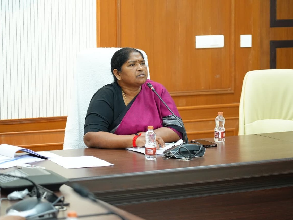 బడ్జెట్ ప్రతిపాదనలపై అధికారులతో మంత్రి సీతక్క సమీక్ష