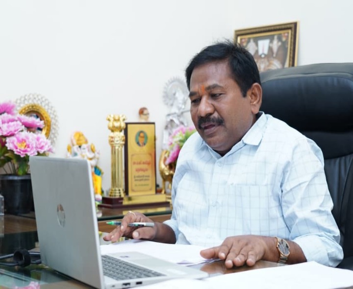 పదో తరగతి విద్యార్థులతో మంత్రి వీడియో కాన్ఫరెన్స్