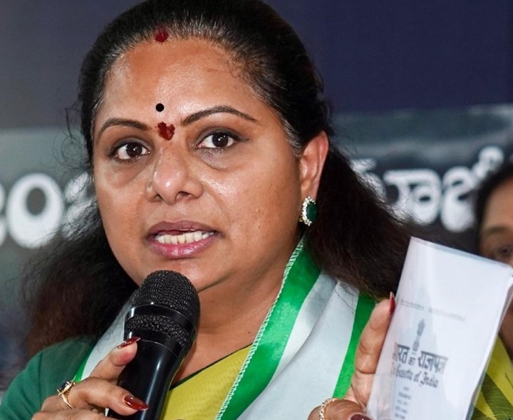 మహిళా కమిషన్‌కు తెలంగాణ జాగృతి ఫిర్యాదు