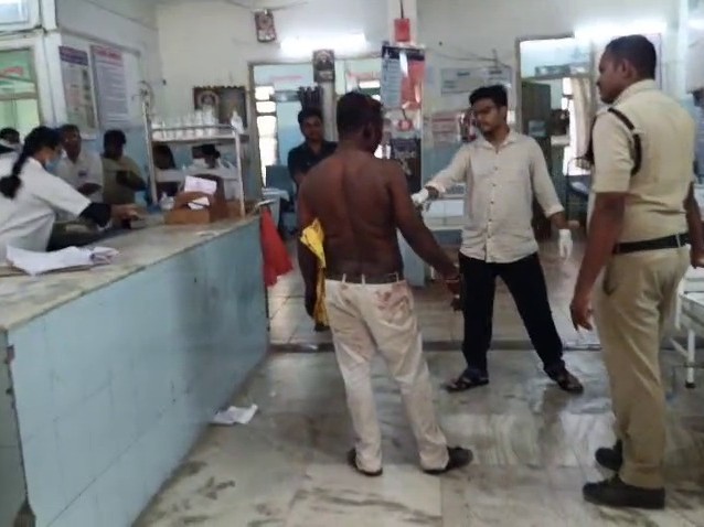 మదనపల్లి ప్రభుత్వ ఆస్పత్రిలో ఓ వ్యక్తి వీరంగం