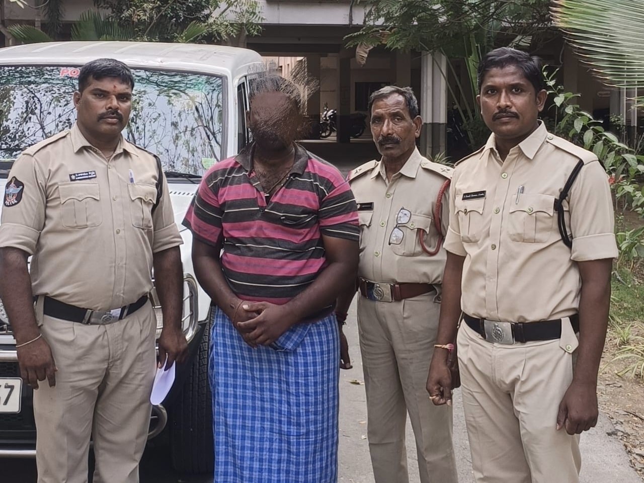 మహిళలను వేధిస్తున్నఆకతాయికి జైలు..!