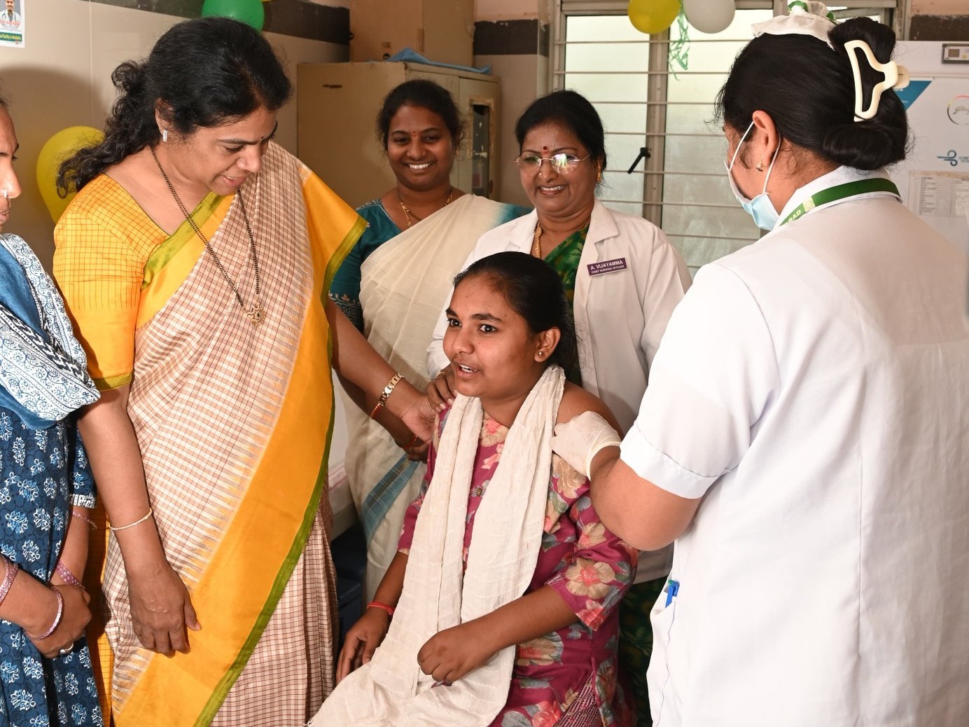 HPV వ్యాక్సిన్‌పై ఎలాంటి అపోహలు వద్దు: కలెక్టర్