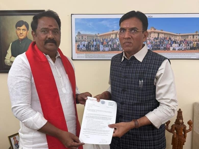 స్పోర్ట్స్ విలేజ్ కోసం కేంద్ర మంత్రిని కలిసిన ఎమ్మెల్యే