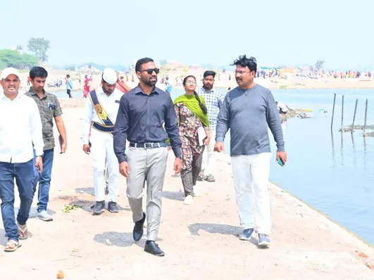 ధర్మపురి గోదావరి తీరాన్ని పరిశీలించిన కలెక్టర్
