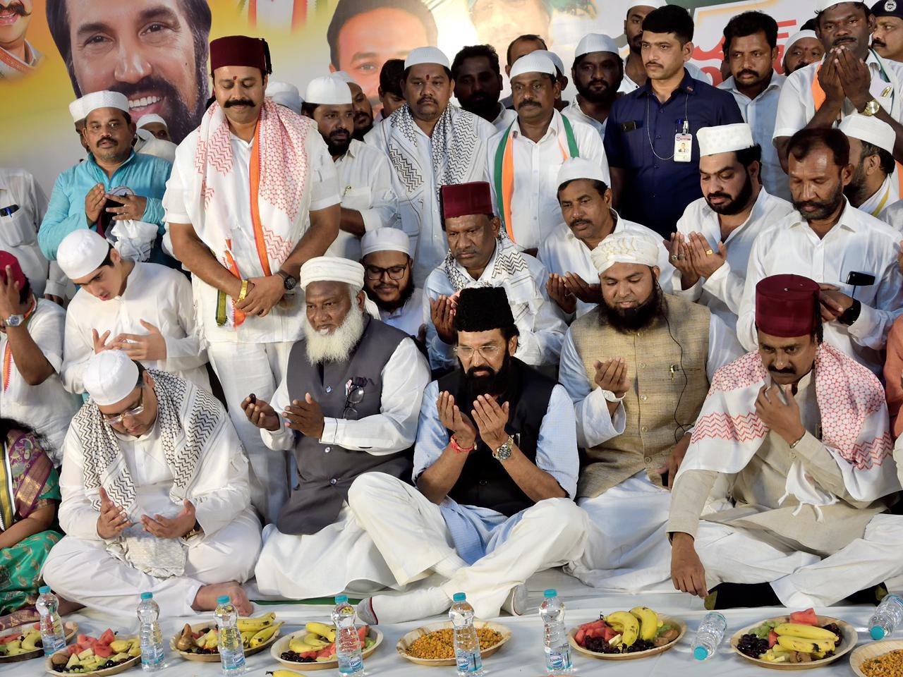 ముస్లింల సంక్షేమానికి కాంగ్రెస్‌ కట్టుబడి ఉంది: మంత్రి ఉత్తమ్‌