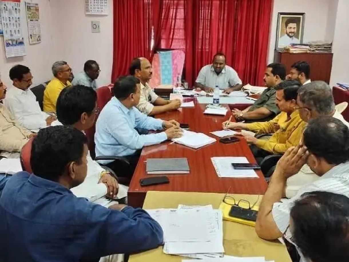 పరీక్షలు పకడ్బందీగా నిర్వహించాలి: డీఈవో