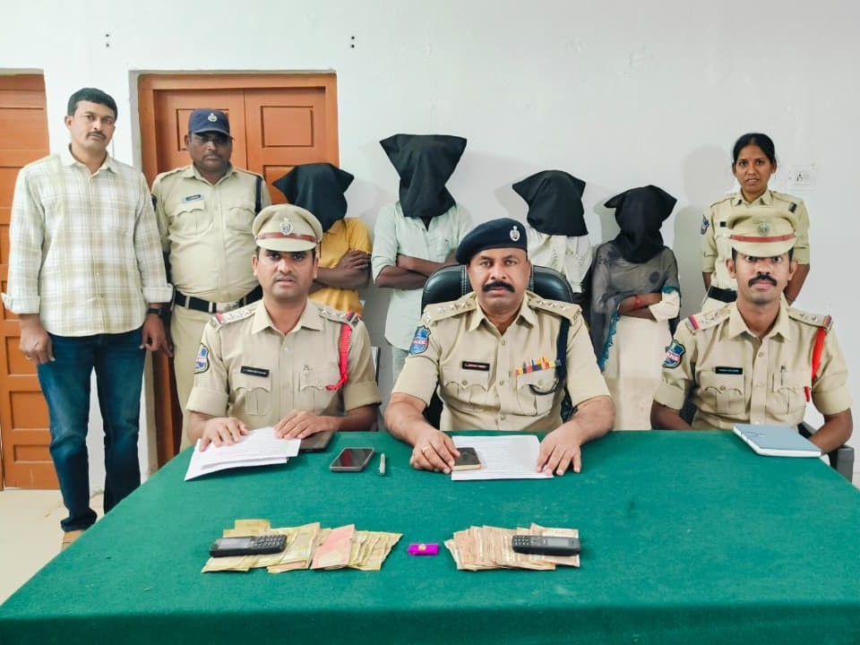 ఆలయాల్లో చోరీ.. ముఠా అరెస్ట్: DSP