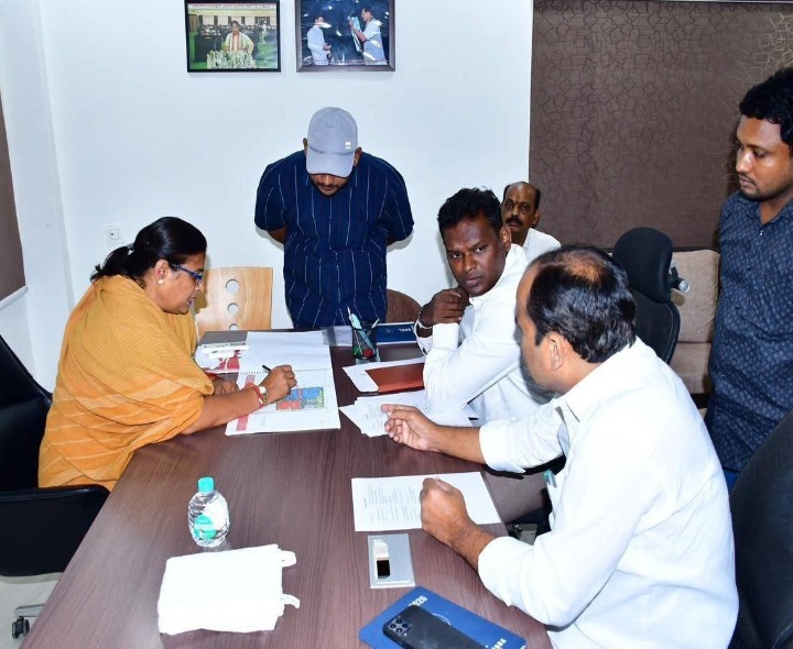 ‘100 పడకల ఆసుపత్రి పనులు వేగవంతంగా చేయాలి’