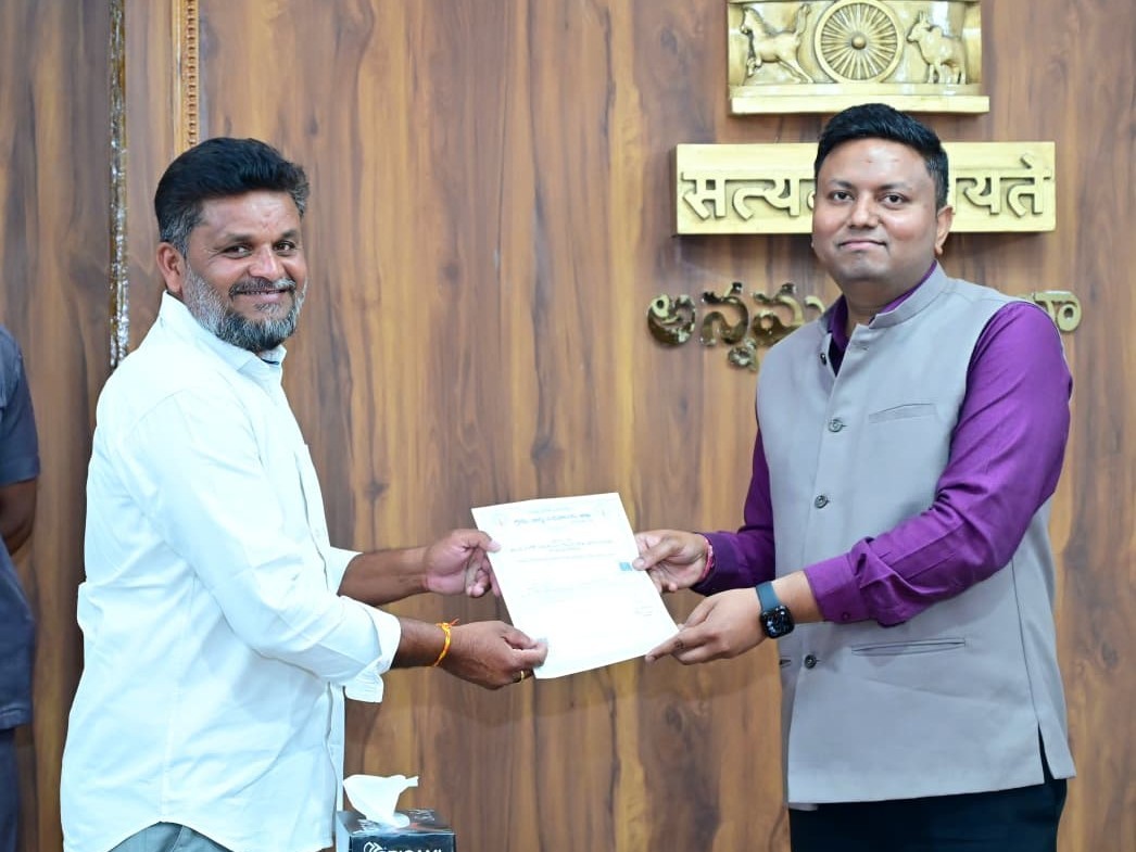 రైతులకు 1B పత్రాలకు కలెక్టర్ ఆమోదం