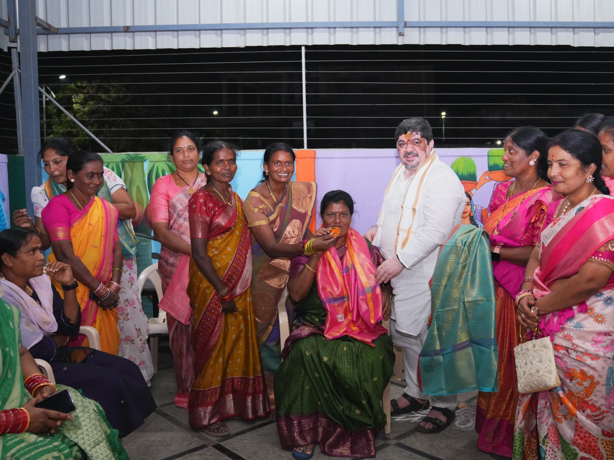 మహిళలు అభివృద్ధిలో కీలక పాత్ర పోషించాలి: పొన్నం