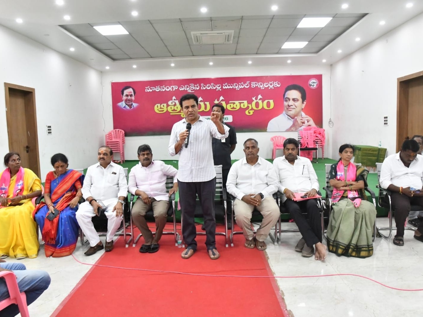 6 గ్యారంటీలకు చట్టబద్రత కల్పించాలని  ప్రైవేటు బిల్లు