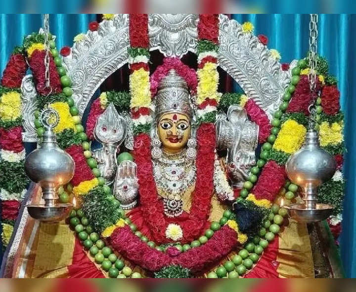 ప్రత్యేక అలంకరణలో జమ్ములమ్మ