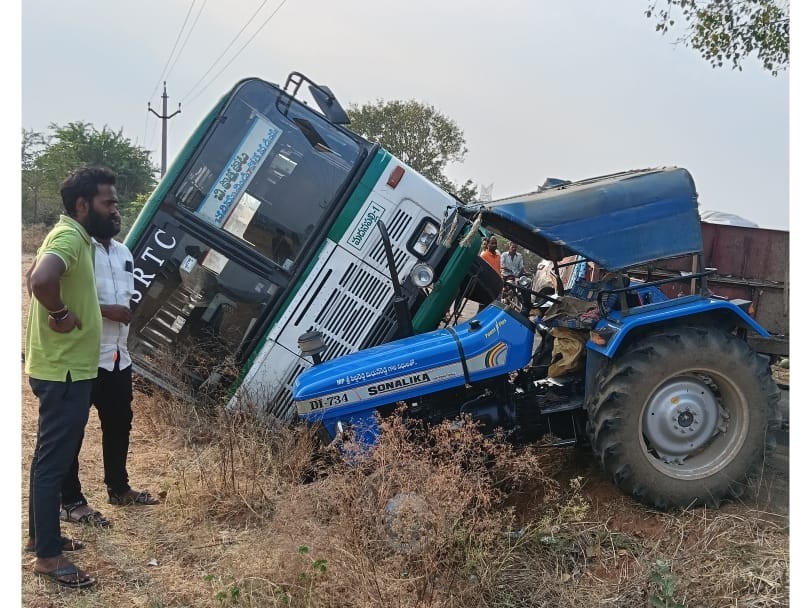 ఆర్టీసీ బస్సు బోల్తా.. పలువురికి గాయాలు..!