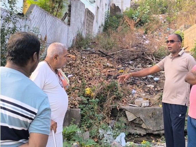 డివిజన్‌లో పారిశుద్ధ్య చర్యలకు పెద్దపీట: కార్పొరేటర్