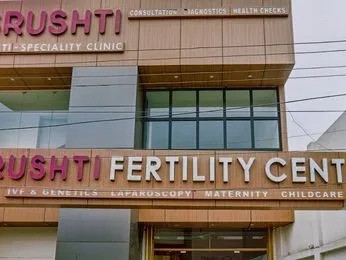 ముగ్గురు ప్రభుత్వ వైద్యులకు షోకాజ్