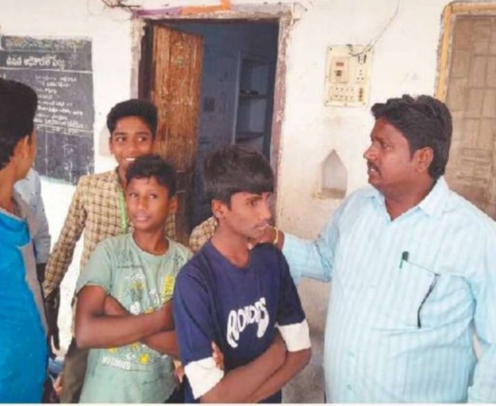 బీసీ బాలుర వసతి గృహాన్ని తనిఖీ చేసిన ఇంఛార్జ్ ఏవో