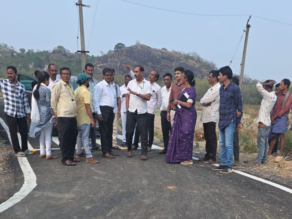 ఉపాధి పనులు పరిశీలించిన కేంద్ర బృందం