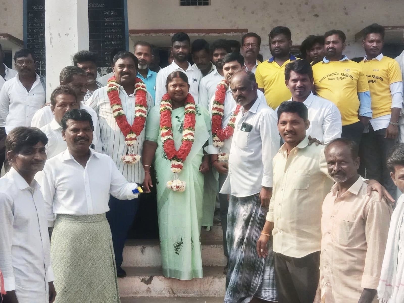 స్వచ్ఛ ఆంధ్ర కార్యక్రమంలో పాల్గొన్న జిల్లా అధ్యక్షురాలు