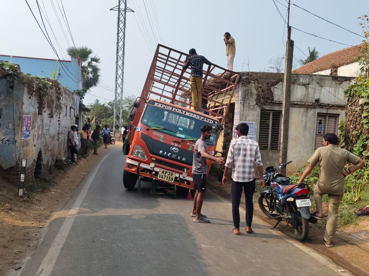బిల్లింగ్ సన్‌సైడ్ పట్టేయడంతో ట్రాఫిక్ జామ్..!