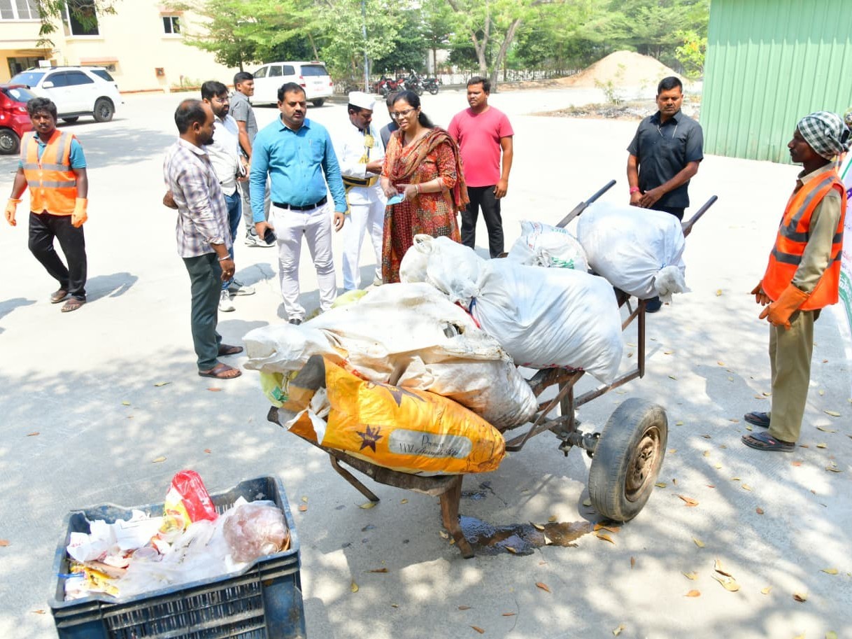 పరిశుభ్రతపై కలెక్టర్ ఆకస్మిక తనిఖీ