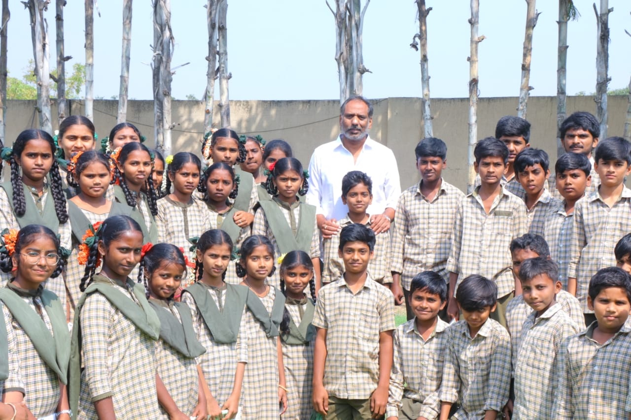 విద్యార్థులకు మంత్రి గొట్టిపాటి సైకిళ్ల పంపిణీ