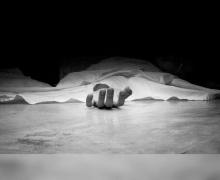 రైలు నుంచి జారి పడి వ్యక్తి మృతి