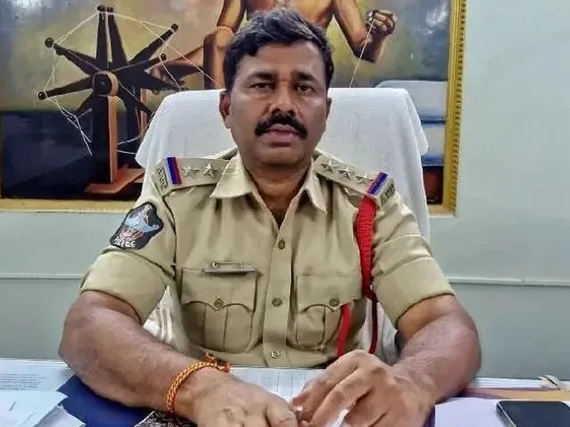 నిధులు దుర్వినియోగం.. ఏడుగురిపై కేసు..!